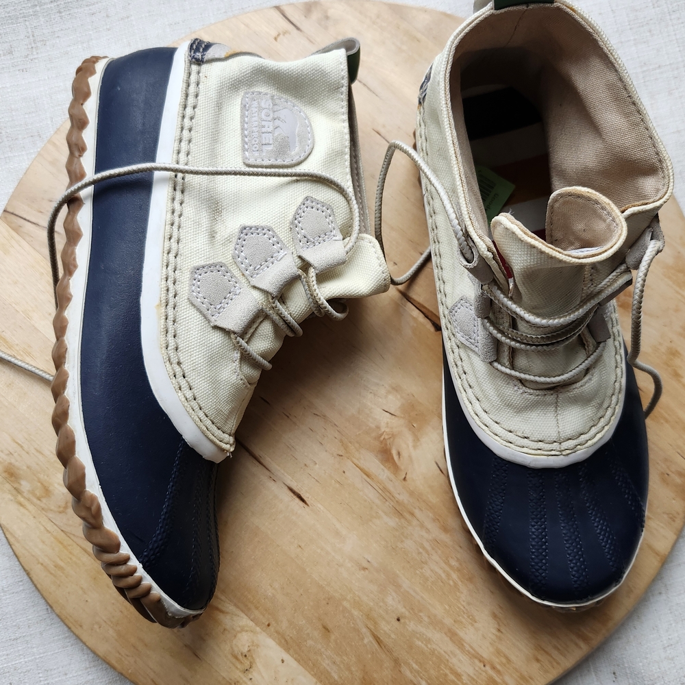 Sorel Navy and Beige Winter Boots